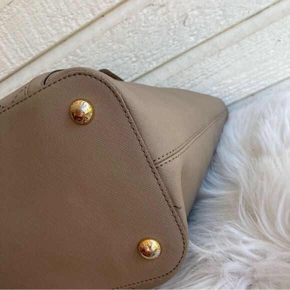 MICHAEL KORS Tan Grey Leather Perforated Pocket Jet Set Tote - Picture 9 of 10